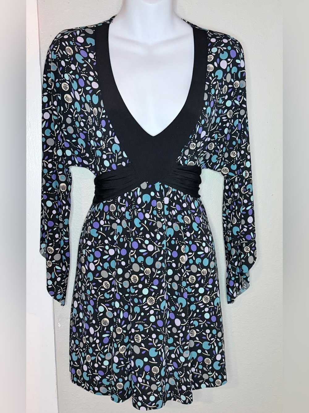 Bisou Bisou V-neck mini dress blue black floral size medium